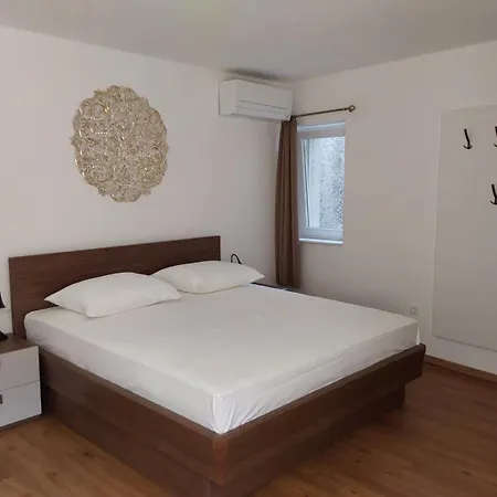 Vega * Cres