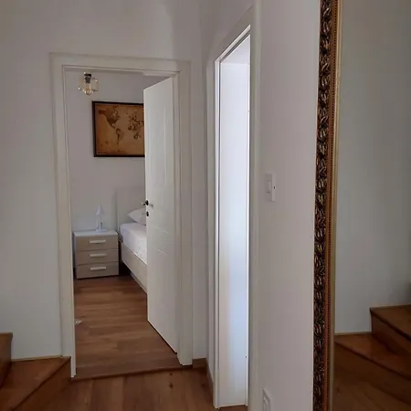 Vega Apartment *