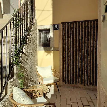 Vega Apartment *