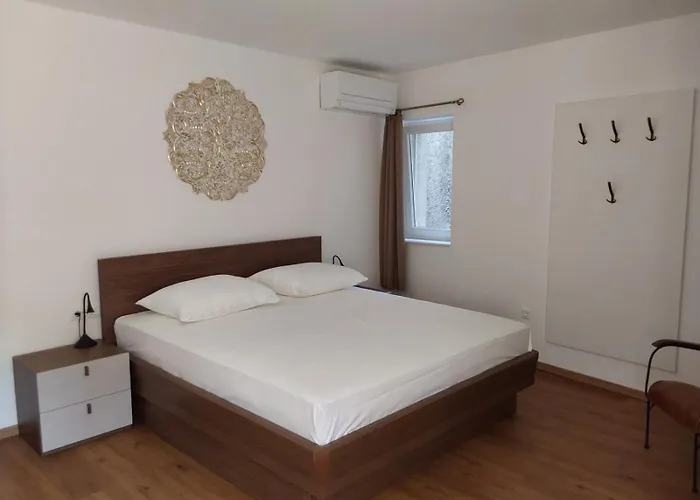 Vega * Cres