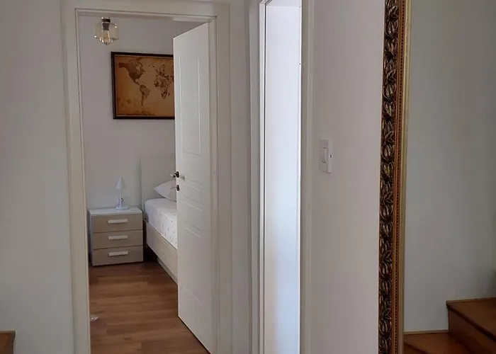 Vega Apartment *
